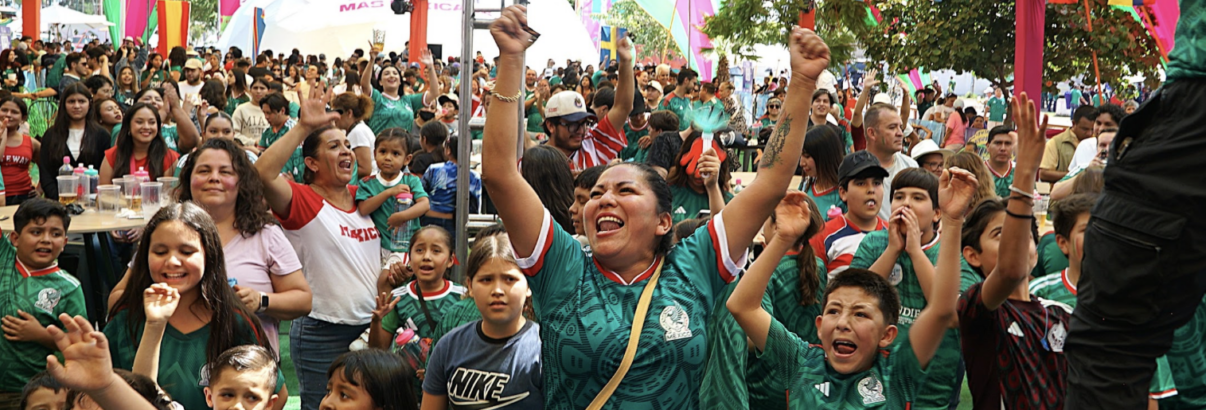  Fans pack Chapala’s “Public View” for  Mexico’s World Cup win <br /> <span style='color:#797979;font-size:15px;font-family: Georgia, Cambria, 'Times New Roman', Times, serif;'>Nearly a thousand  watched the big screen</span>